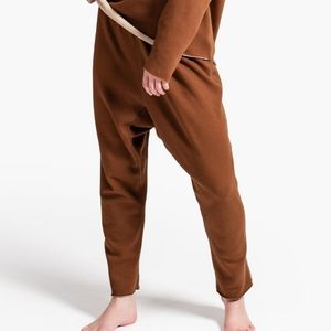 Tkees sleek pant almond